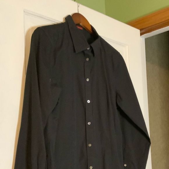 Talbots size 12 Ladies blouse in Black.Cotton blend. Long sleeved classic style. - Picture 4 of 8
